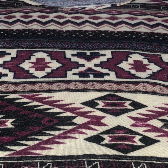 🌼Patterned Crop Top🌼 - Picture 2 of 7